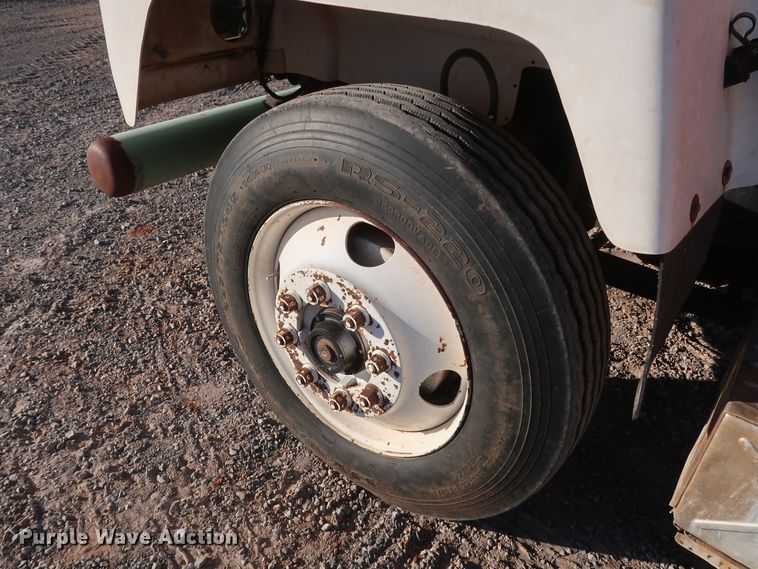 image for item GD9870 1994 Mack RD688S tank truck