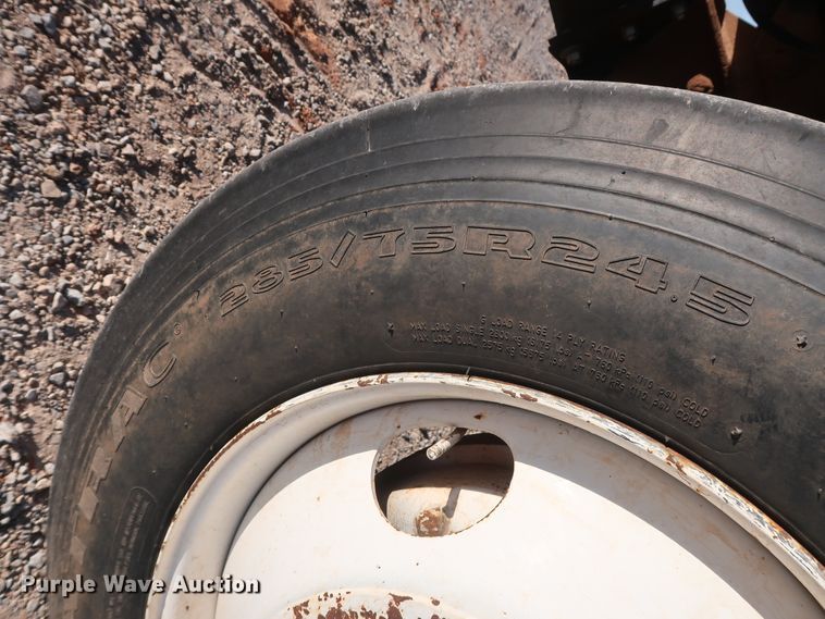 image for item GD9870 1994 Mack RD688S tank truck