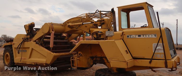 image for item GD9871 1976 John Deere 762 elevating scraper