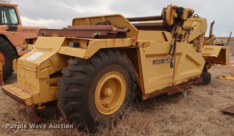 image for item GD9871 1976 John Deere 762 elevating scraper