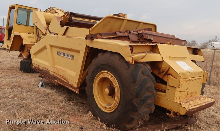 image for item GD9871 1976 John Deere 762 elevating scraper