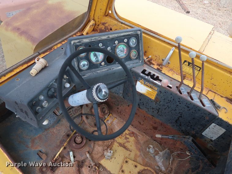 image for item GD9871 1976 John Deere 762 elevating scraper