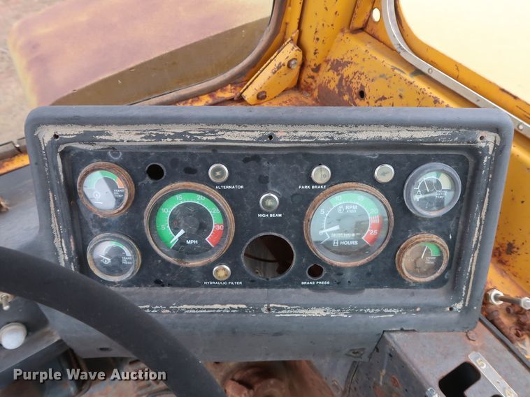 image for item GD9871 1976 John Deere 762 elevating scraper