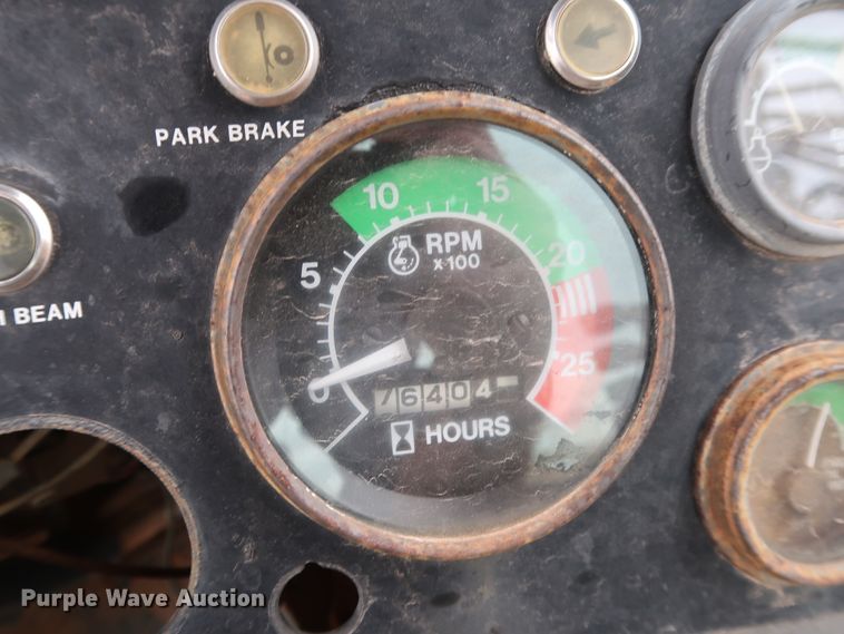 image for item GD9871 1976 John Deere 762 elevating scraper