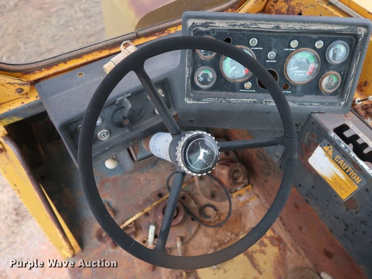 image for item GD9871 1976 John Deere 762 elevating scraper