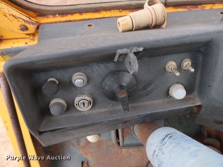 image for item GD9871 1976 John Deere 762 elevating scraper