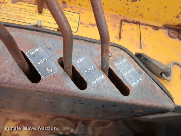 image for item GD9871 1976 John Deere 762 elevating scraper