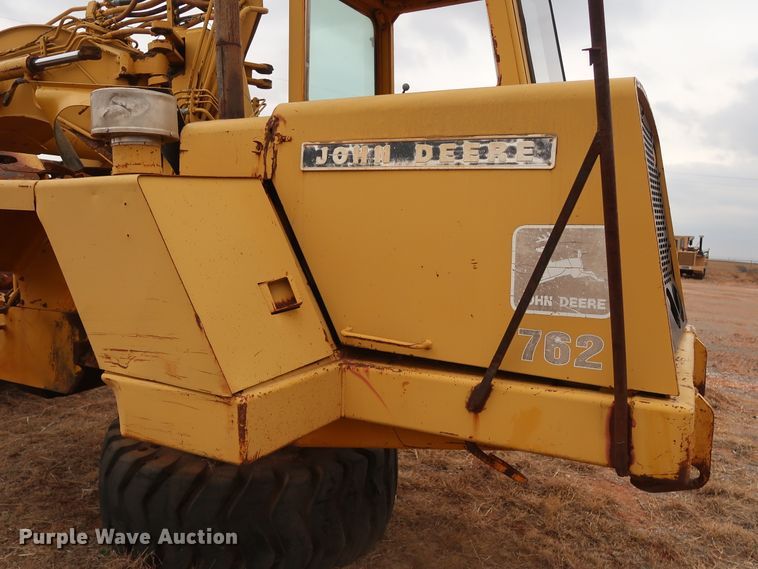 image for item GD9871 1976 John Deere 762 elevating scraper
