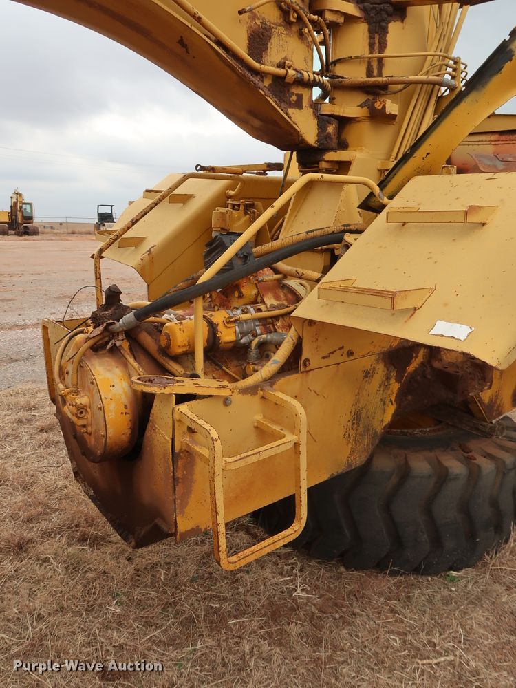 image for item GD9871 1976 John Deere 762 elevating scraper