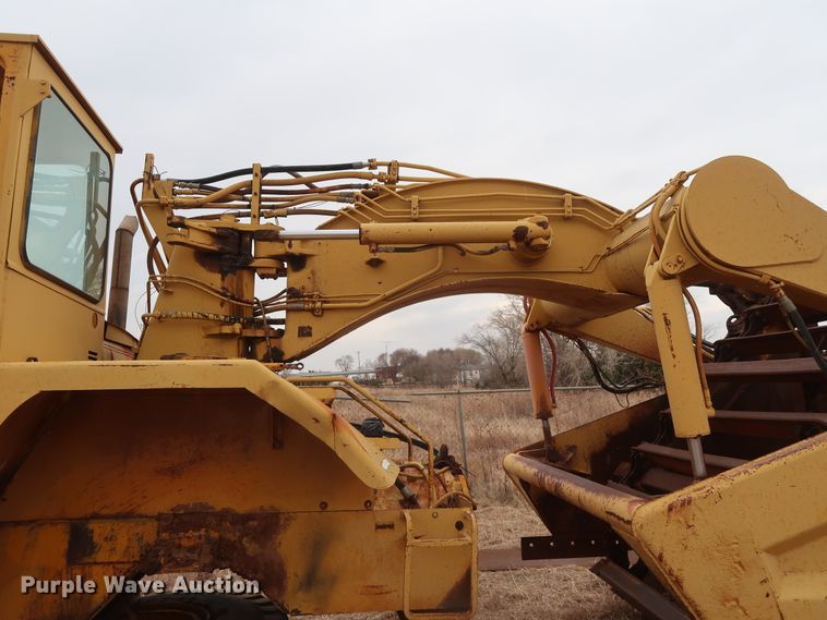image for item GD9871 1976 John Deere 762 elevating scraper