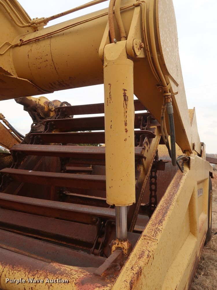 image for item GD9871 1976 John Deere 762 elevating scraper