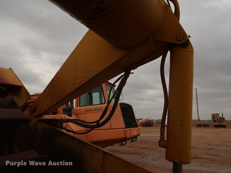 image for item GD9871 1976 John Deere 762 elevating scraper