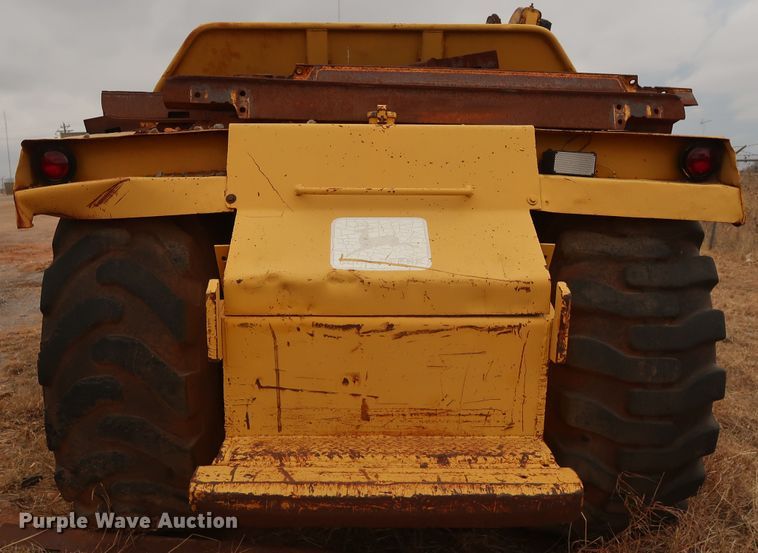 image for item GD9871 1976 John Deere 762 elevating scraper