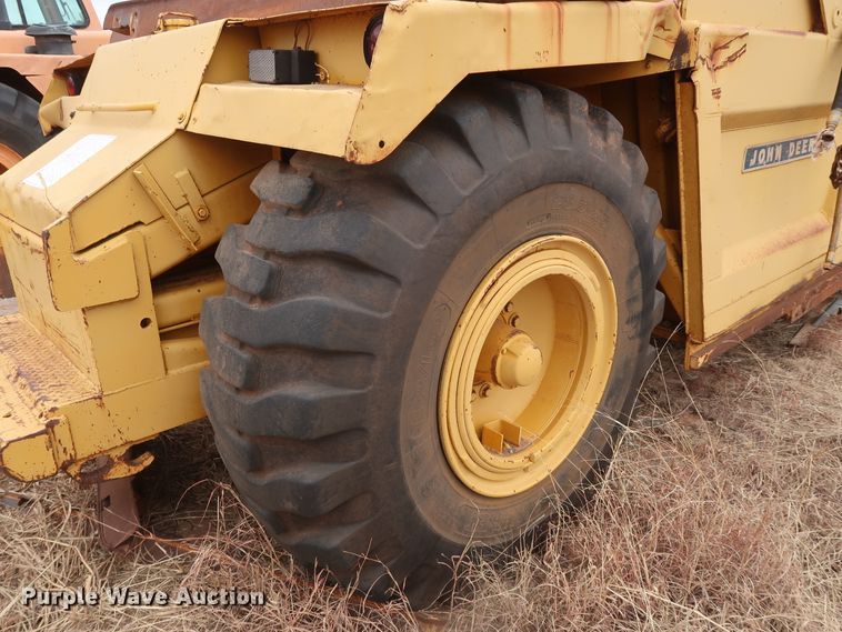 image for item GD9871 1976 John Deere 762 elevating scraper