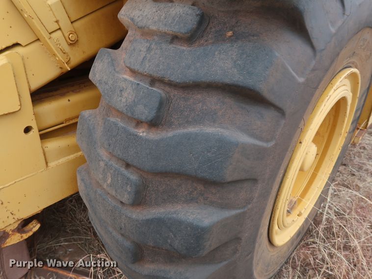 image for item GD9871 1976 John Deere 762 elevating scraper