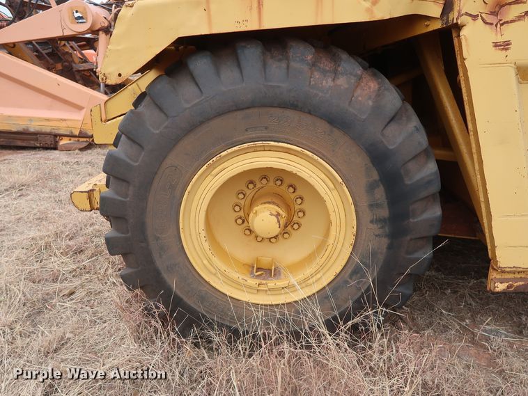 image for item GD9871 1976 John Deere 762 elevating scraper