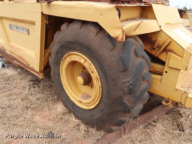 image for item GD9871 1976 John Deere 762 elevating scraper