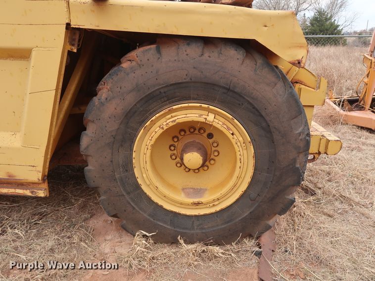 image for item GD9871 1976 John Deere 762 elevating scraper