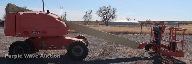 image for item GD9872 2002 JLG 400S boom lift