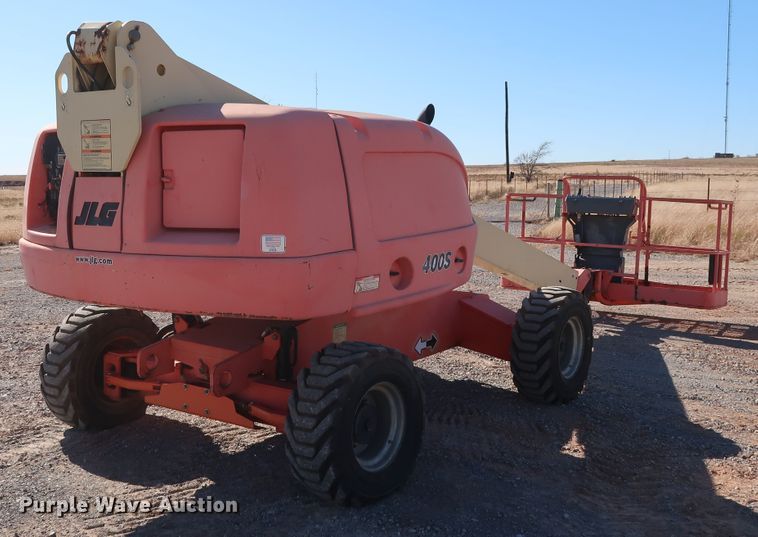 image for item GD9872 2002 JLG 400S boom lift