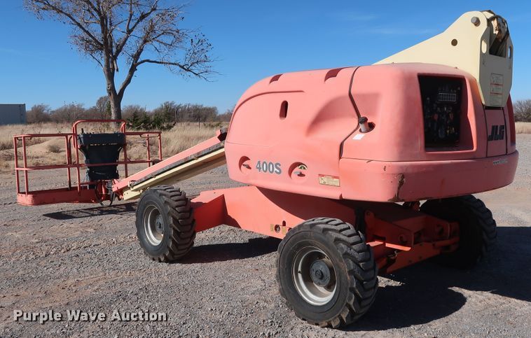 image for item GD9872 2002 JLG 400S boom lift