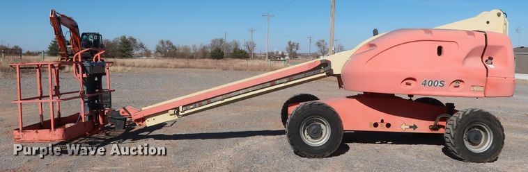 image for item GD9872 2002 JLG 400S boom lift