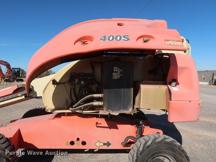 image for item GD9872 2002 JLG 400S boom lift