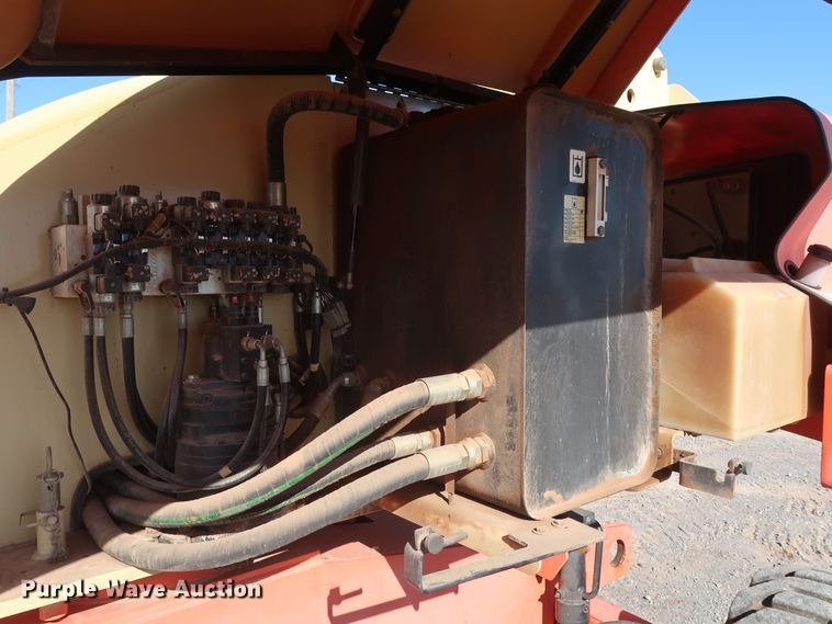 image for item GD9872 2002 JLG 400S boom lift