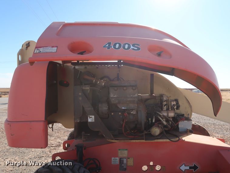 image for item GD9872 2002 JLG 400S boom lift