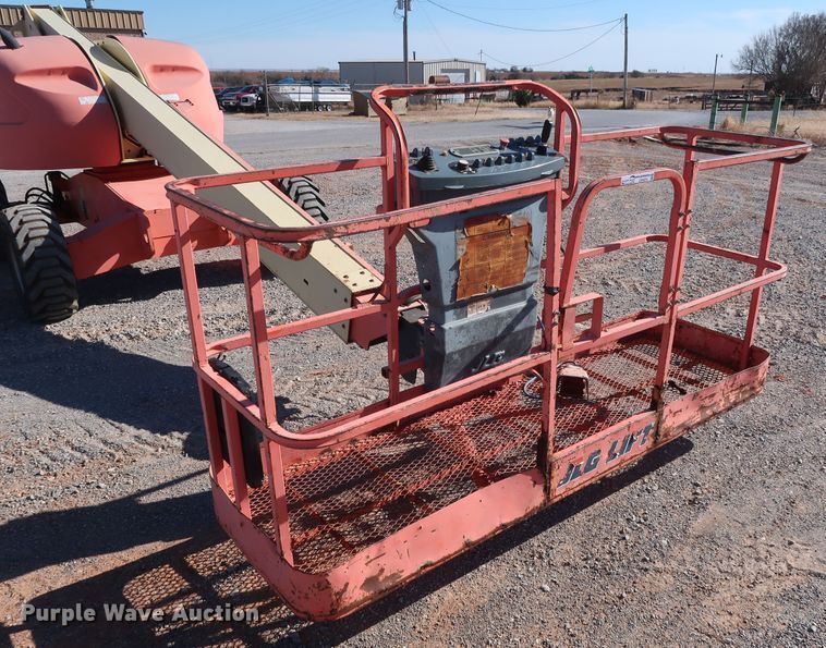 image for item GD9872 2002 JLG 400S boom lift