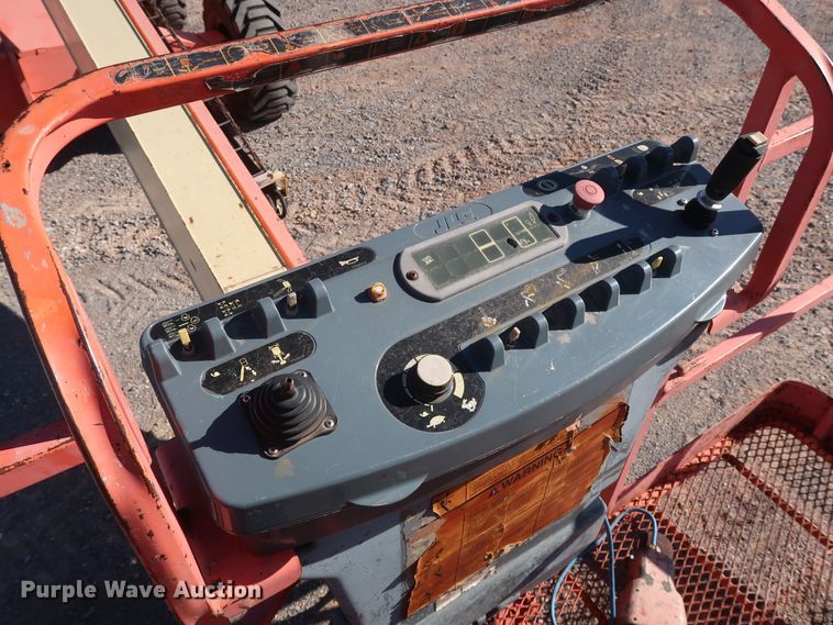 image for item GD9872 2002 JLG 400S boom lift