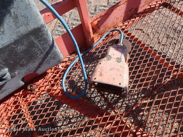 image for item GD9872 2002 JLG 400S boom lift