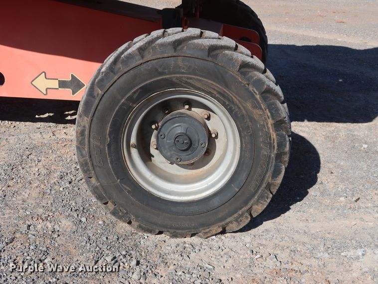 image for item GD9872 2002 JLG 400S boom lift