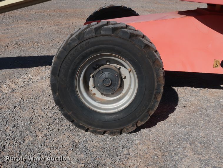 image for item GD9872 2002 JLG 400S boom lift