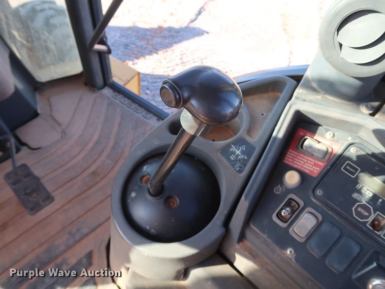 image for item GD9874 2005 John Deere 310SG backhoe