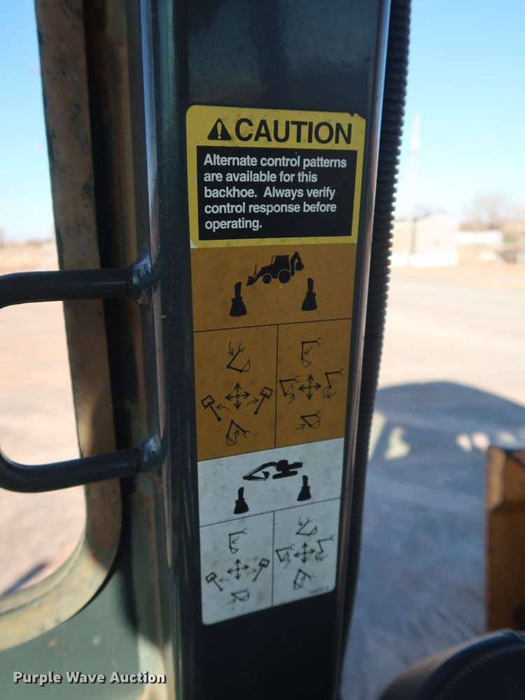 image for item GD9874 2005 John Deere 310SG backhoe