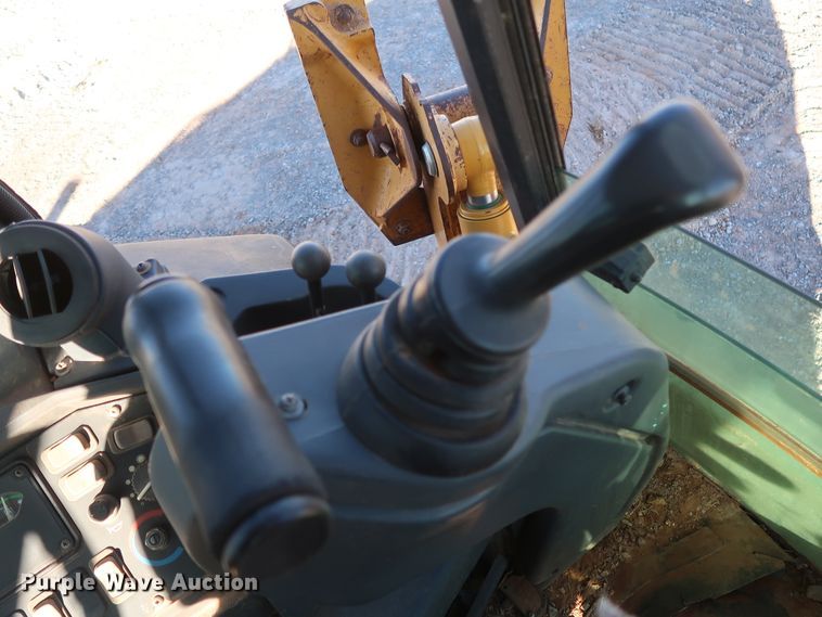 image for item GD9874 2005 John Deere 310SG backhoe