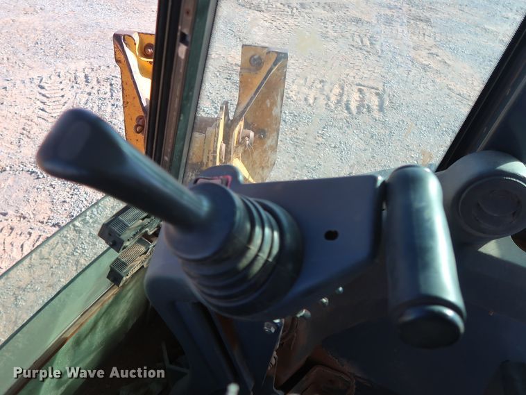 image for item GD9874 2005 John Deere 310SG backhoe