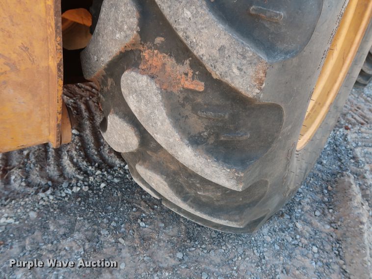 image for item GD9874 2005 John Deere 310SG backhoe