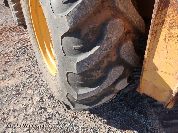 image for item GD9874 2005 John Deere 310SG backhoe