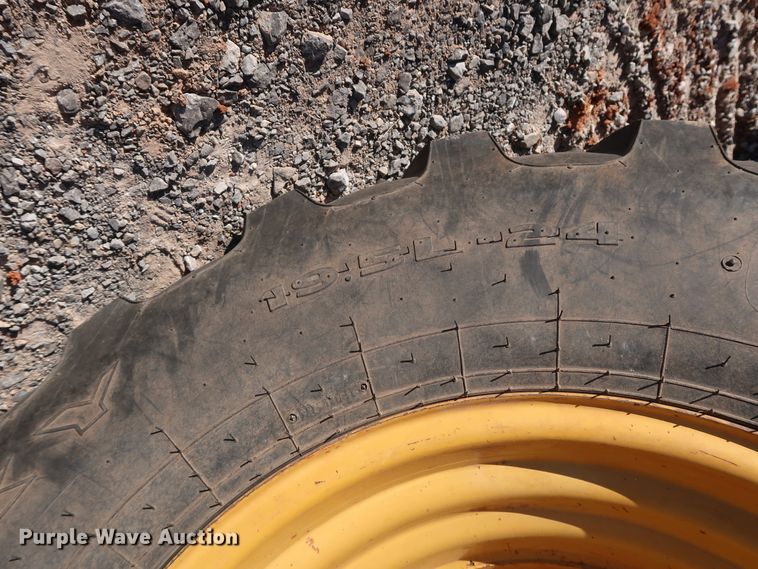 image for item GD9874 2005 John Deere 310SG backhoe