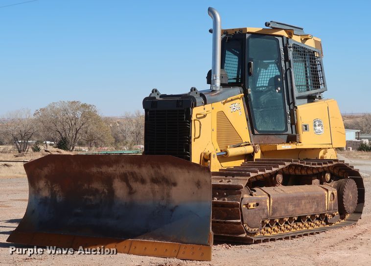 image for item GD9877 2005 John Deere 750J LT dozer