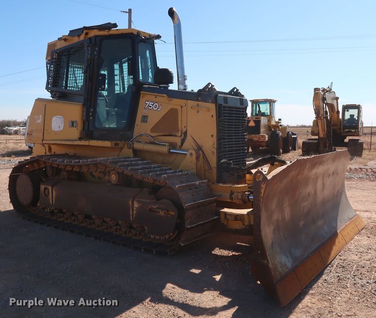 image for item GD9877 2005 John Deere 750J LT dozer