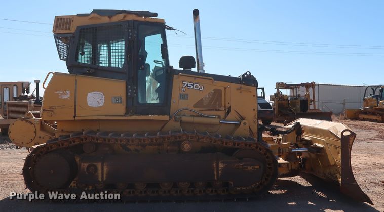 image for item GD9877 2005 John Deere 750J LT dozer