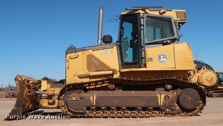 image for item GD9877 2005 John Deere 750J LT dozer