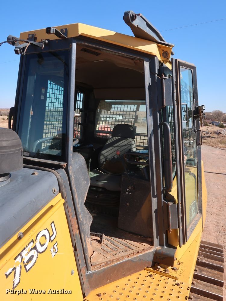 image for item GD9877 2005 John Deere 750J LT dozer
