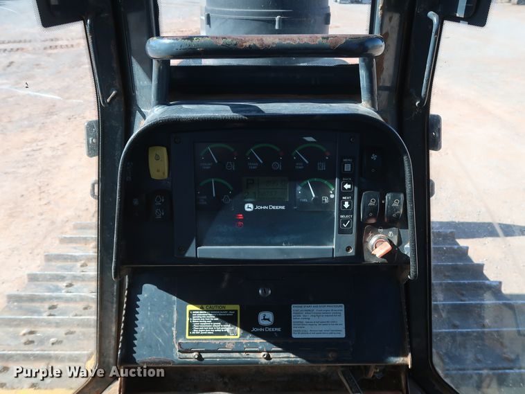 image for item GD9877 2005 John Deere 750J LT dozer