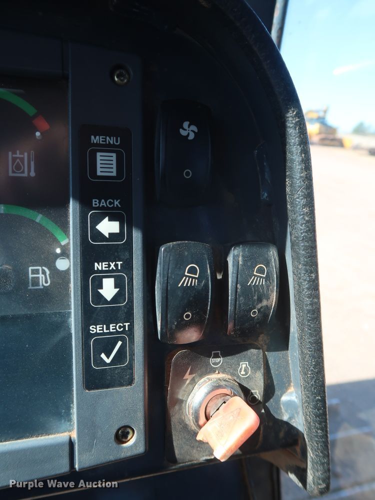 image for item GD9877 2005 John Deere 750J LT dozer