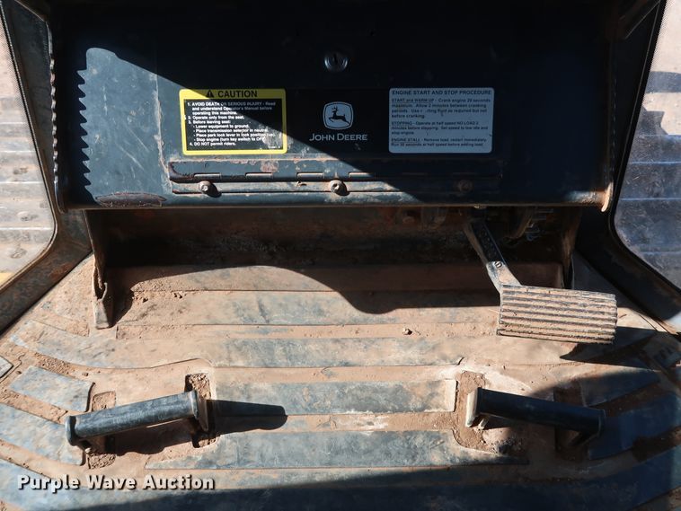 image for item GD9877 2005 John Deere 750J LT dozer