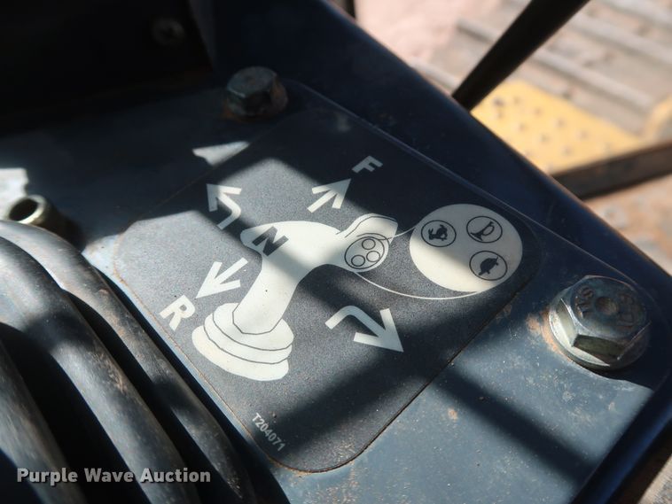 image for item GD9877 2005 John Deere 750J LT dozer